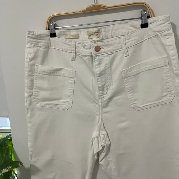 Universal Thread White High Rise Flare Jeans Size 18 - Picture 7 of 7